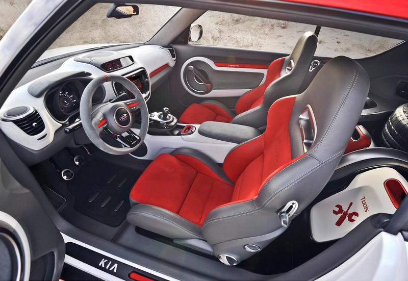 Концепт Track'ster на базе KIA Soul вид пенели приборов и салона, фото Концепт Track'ster на базе KIA Soul вид пенели приборов и салона, фото
